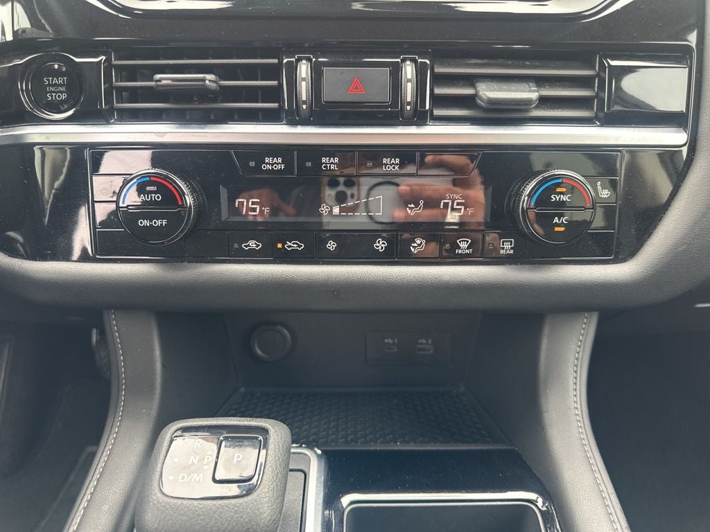 2025 Nissan Pathfinder SV 1-Owner / Rear Cross Traffic Alert / Forward Colli