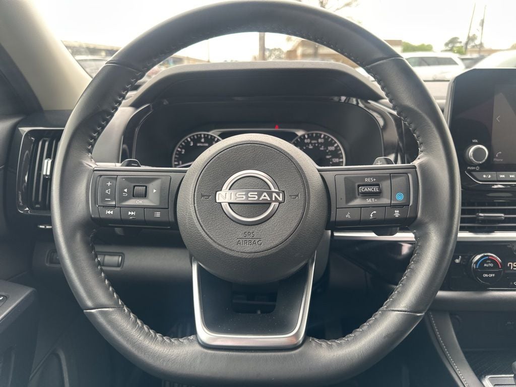 2025 Nissan Pathfinder SV 1-Owner / Rear Cross Traffic Alert / Forward Colli