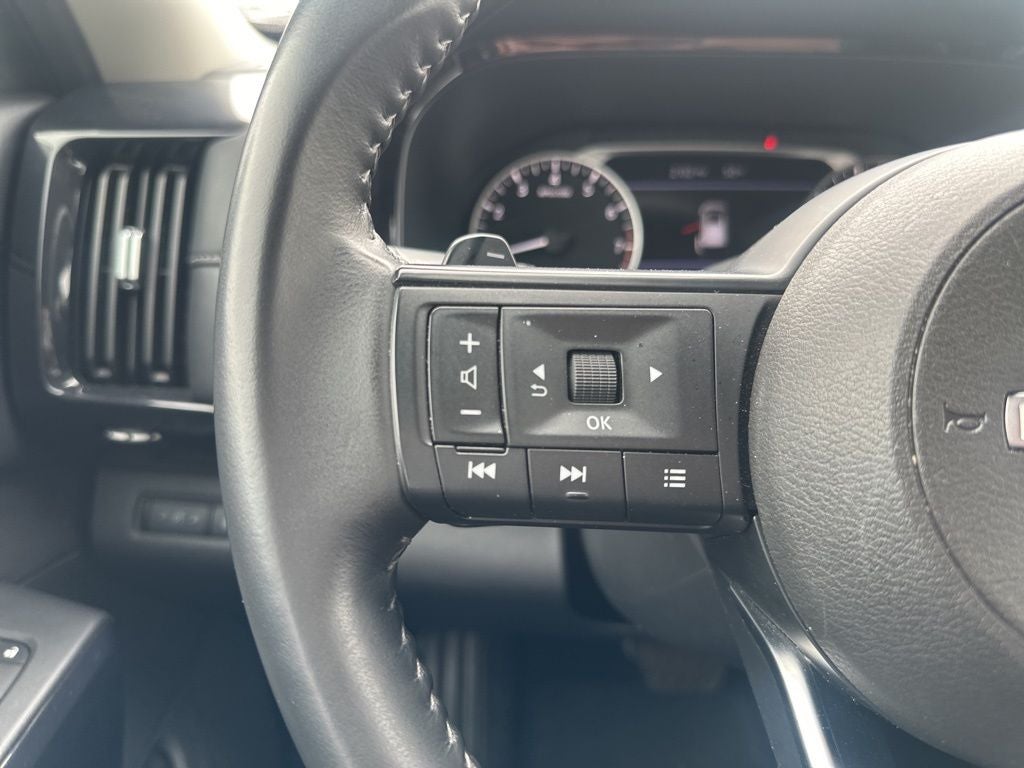 2025 Nissan Pathfinder SV 1-Owner / Rear Cross Traffic Alert / Forward Colli