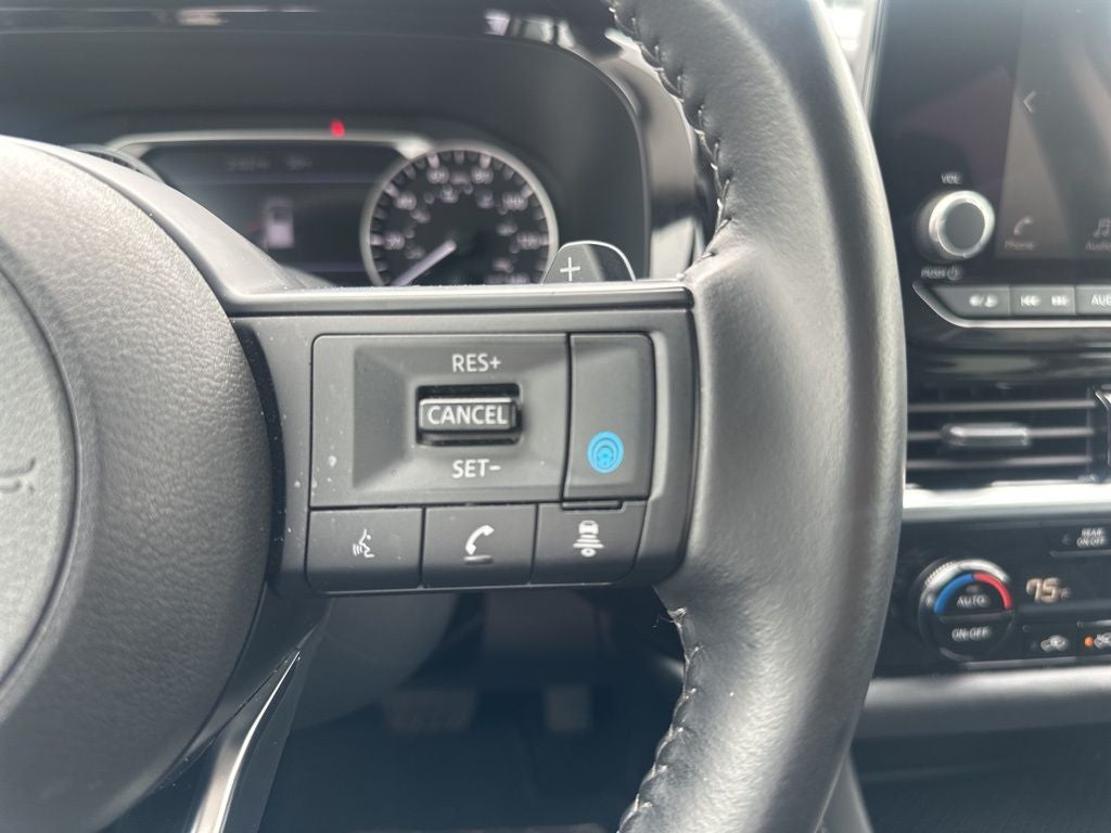 2025 Nissan Pathfinder SV 1-Owner / Rear Cross Traffic Alert / Forward Colli