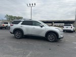 2025 Nissan Pathfinder SV 1-Owner / Rear Cross Traffic Alert / Forward Colli
