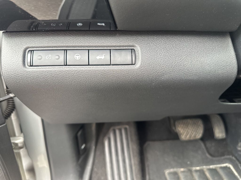 2025 Nissan Pathfinder SV 1-Owner / Rear Cross Traffic Alert / Forward Colli