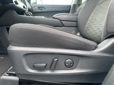 2025 Nissan Pathfinder SV 1-Owner / Rear Cross Traffic Alert / Forward Colli