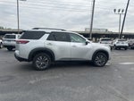 2025 Nissan Pathfinder SV 1-Owner / Rear Cross Traffic Alert / Forward Colli