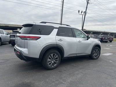2025 Nissan Pathfinder SV 1-Owner / Rear Cross Traffic Alert / Forward Colli