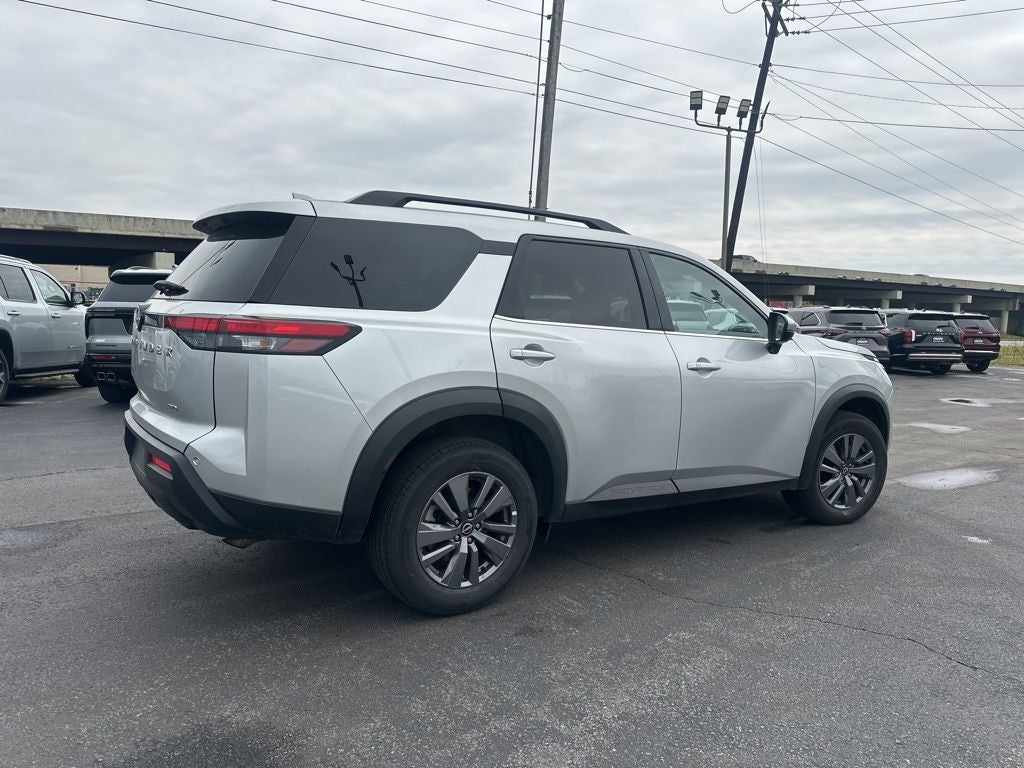 2025 Nissan Pathfinder SV 1-Owner / Rear Cross Traffic Alert / Forward Colli