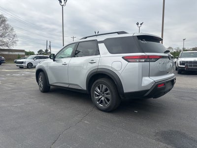 2025 Nissan Pathfinder SV 1-Owner / Rear Cross Traffic Alert / Forward Colli