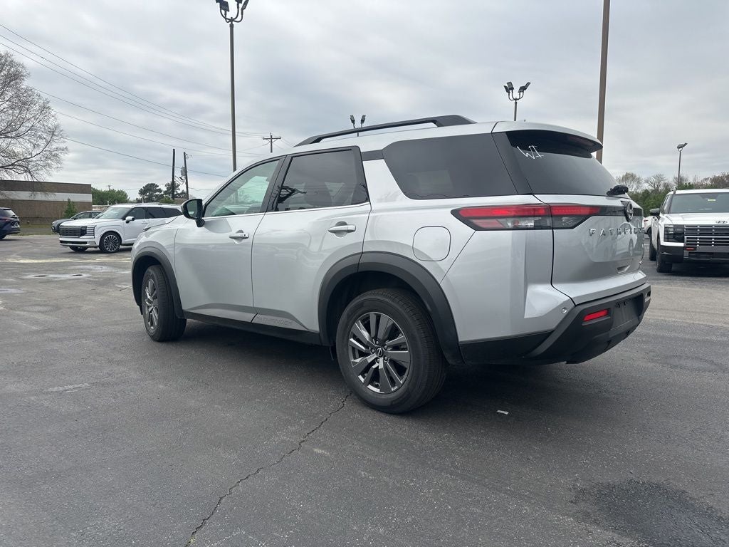 2025 Nissan Pathfinder SV 1-Owner / Rear Cross Traffic Alert / Forward Colli