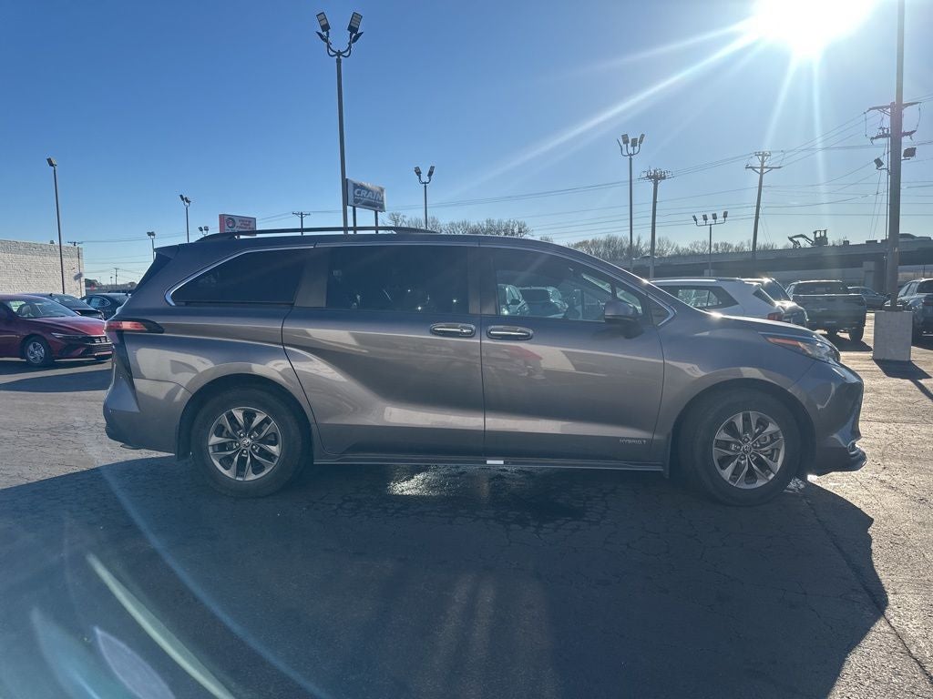 2021 Toyota Sienna XLE 8 Passenger