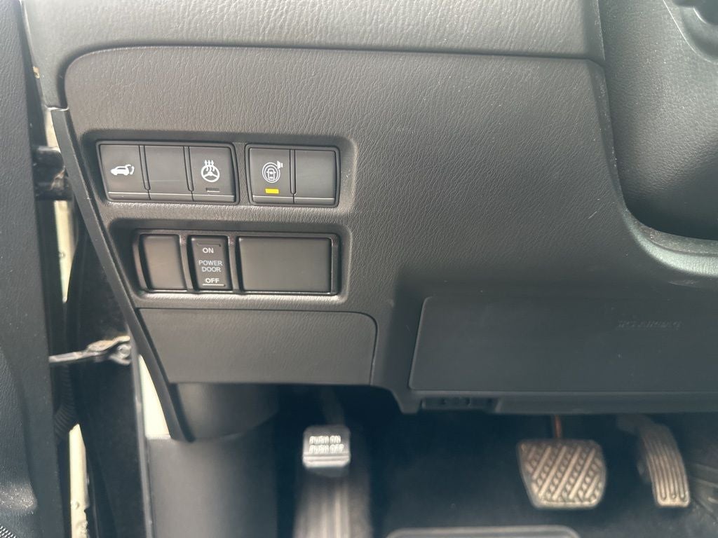2022 Nissan Armada Platinum Captain's Chairs Package / NissanConnect featuring