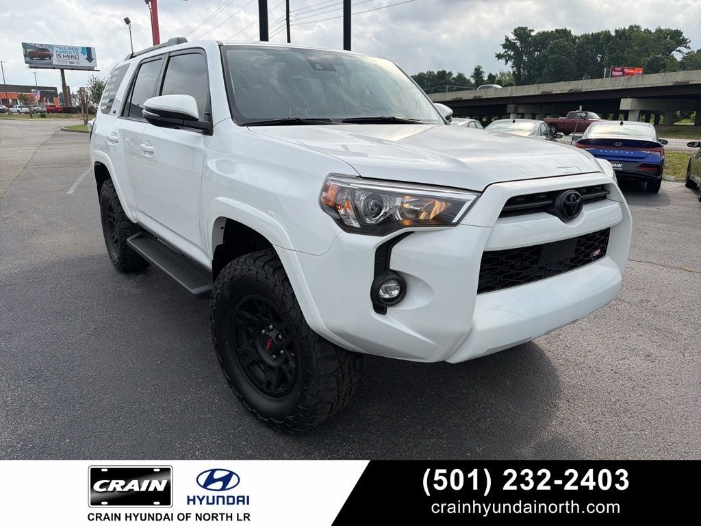 2023 Toyota 4Runner SR5 Premium LIFTED!! / 1-OWNER / CLEAN CAR-FAX