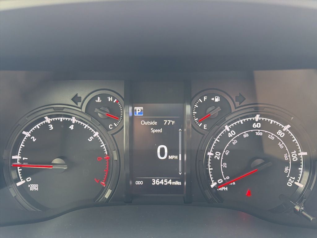 2023 Toyota 4Runner SR5 Premium LIFTED!! / 1-OWNER / CLEAN CAR-FAX