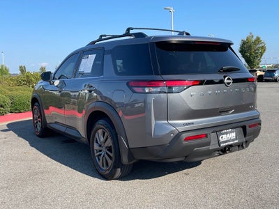 2022 Nissan Pathfinder SV