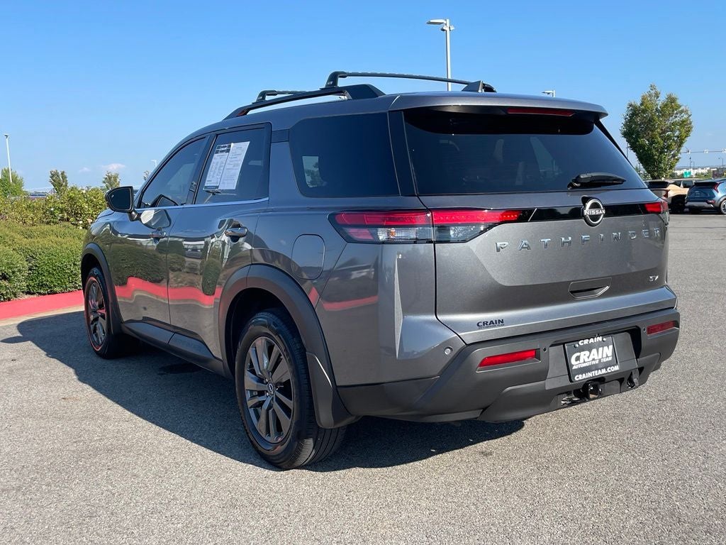 2022 Nissan Pathfinder SV