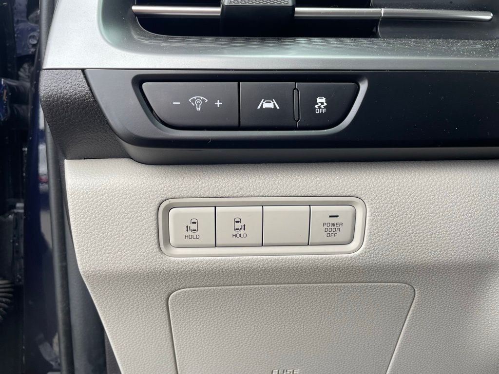 2024 Kia Carnival LX