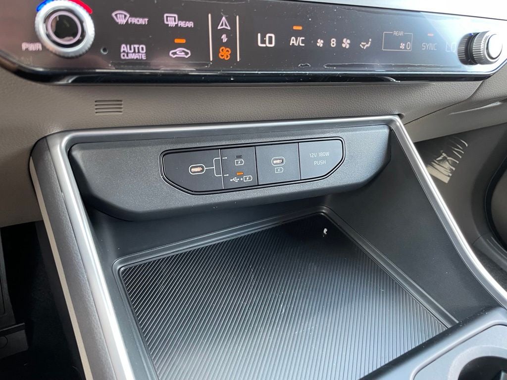 2027 Kia Carnival LX
