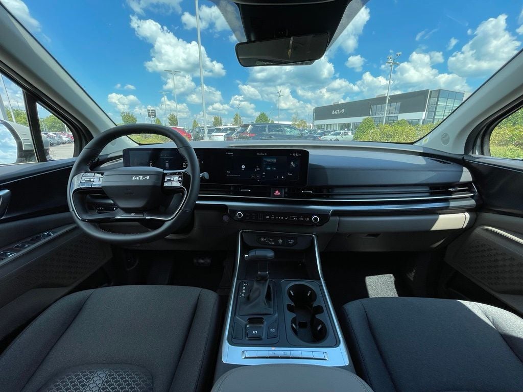 2027 Kia Carnival LX