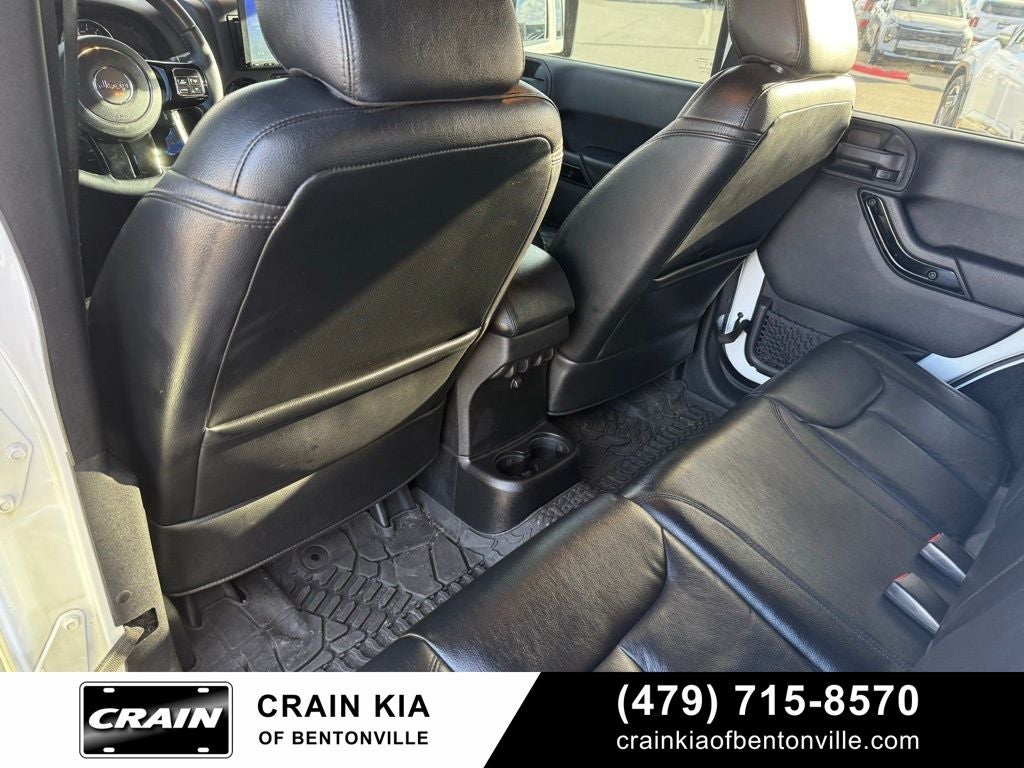 2015 Jeep Wrangler Unlimited Sahara Altitude - 4WD / CLEAN CARFAX / LIFT / WHEELS / TIRES