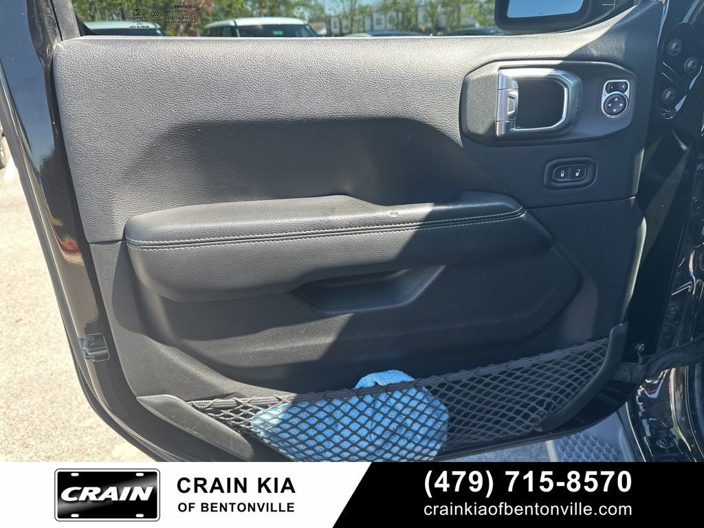 2018 Jeep Wrangler Unlimited Sahara - 4WD / ONE OWNER / LIFTED!