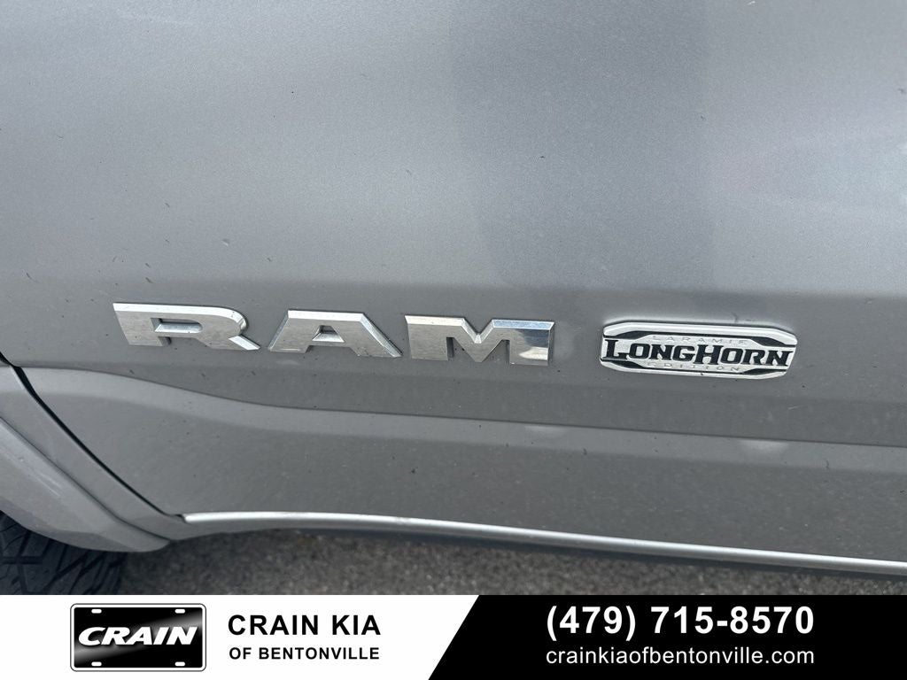 2020 RAM 1500 Laramie Longhorn - 4WD / PANORAMIC SUNROOF / LIFTED!