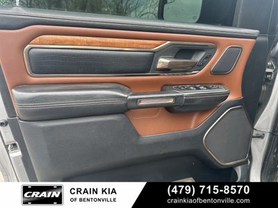 2020 RAM 1500 Laramie Longhorn - 4WD / PANORAMIC SUNROOF / LIFTED!