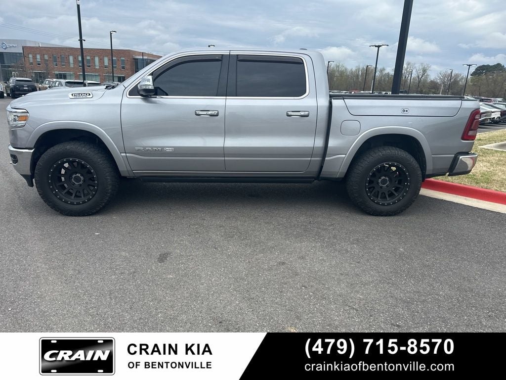 2020 RAM 1500 Laramie Longhorn - 4WD / PANORAMIC SUNROOF / LIFTED!
