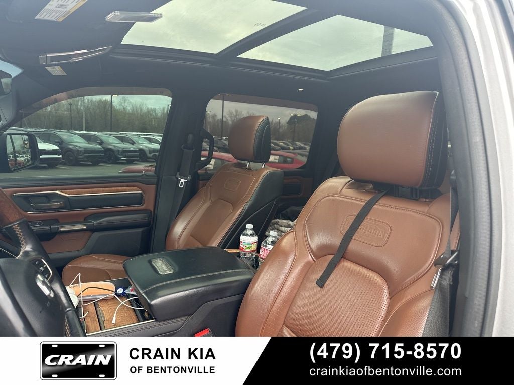 2020 RAM 1500 Laramie Longhorn - 4WD / PANORAMIC SUNROOF / LIFTED!
