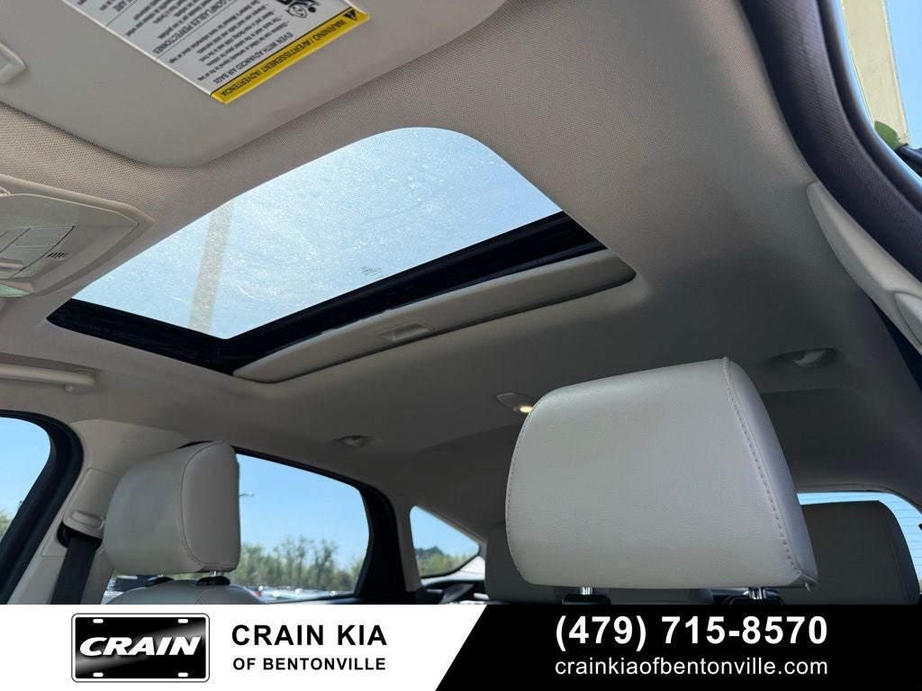 2018 Ford Focus Titanium - SUNROOF / CLEAN CARFAX / LOW MILES!