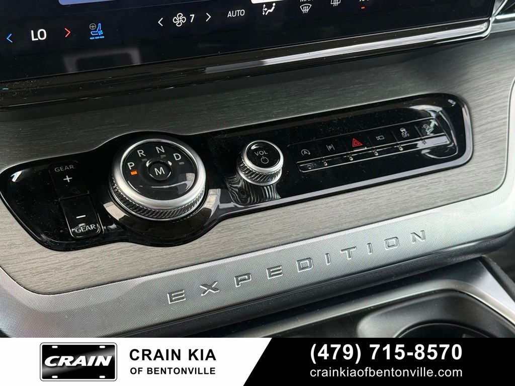 2025 Ford Expedition Platinum - 4WD / PANORAMIC SUNROOF / ONE OWNER