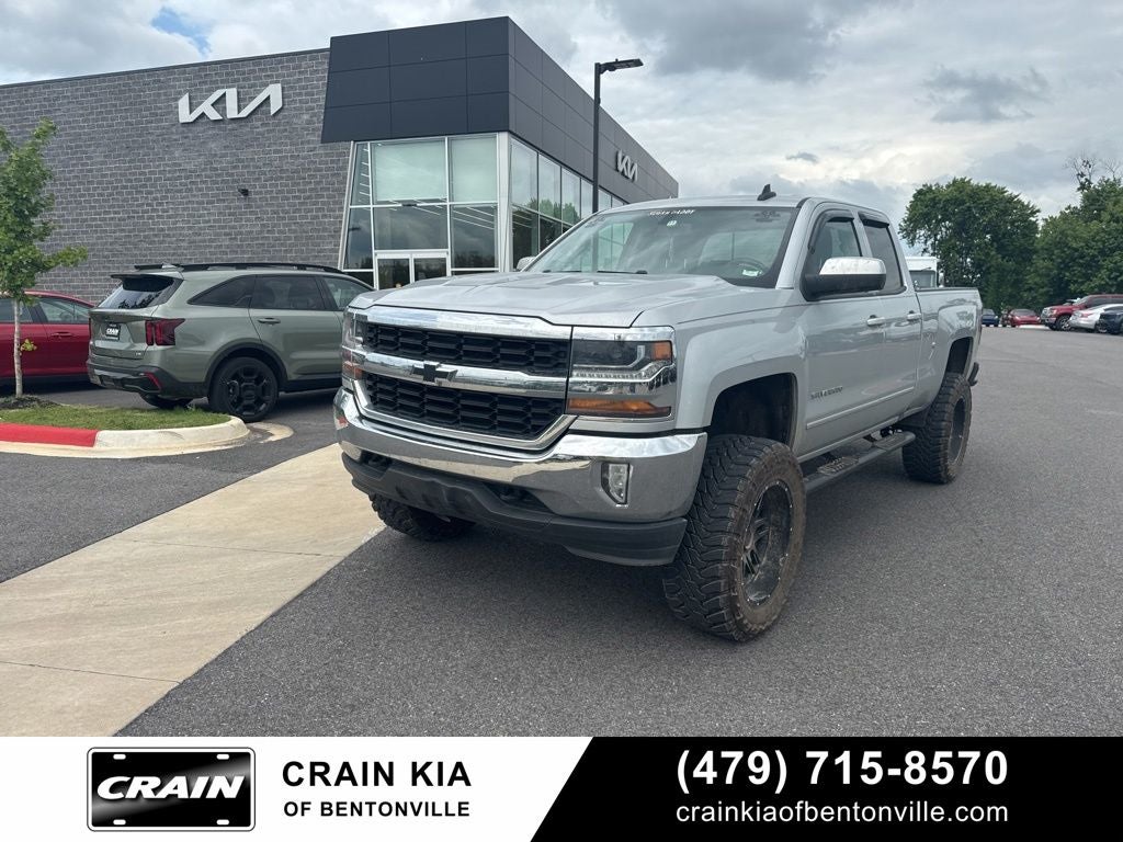 2017 Chevrolet Silverado 1500 LT - LIFTED! / CLEAN CARFAX / 4WD