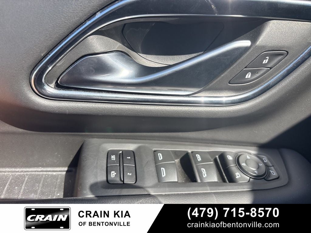 2022 GMC Yukon AT4 - 4WD / PANORAMIC SUNROOF / CLEAN CARFAX