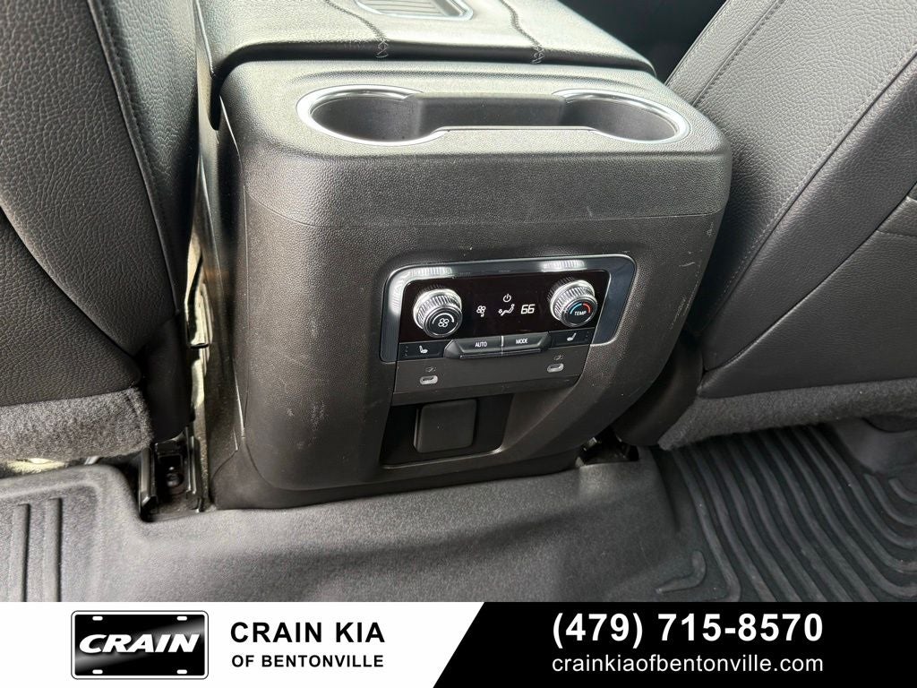 2022 GMC Yukon XL Denali - 4WD / CLEAN CARFAX