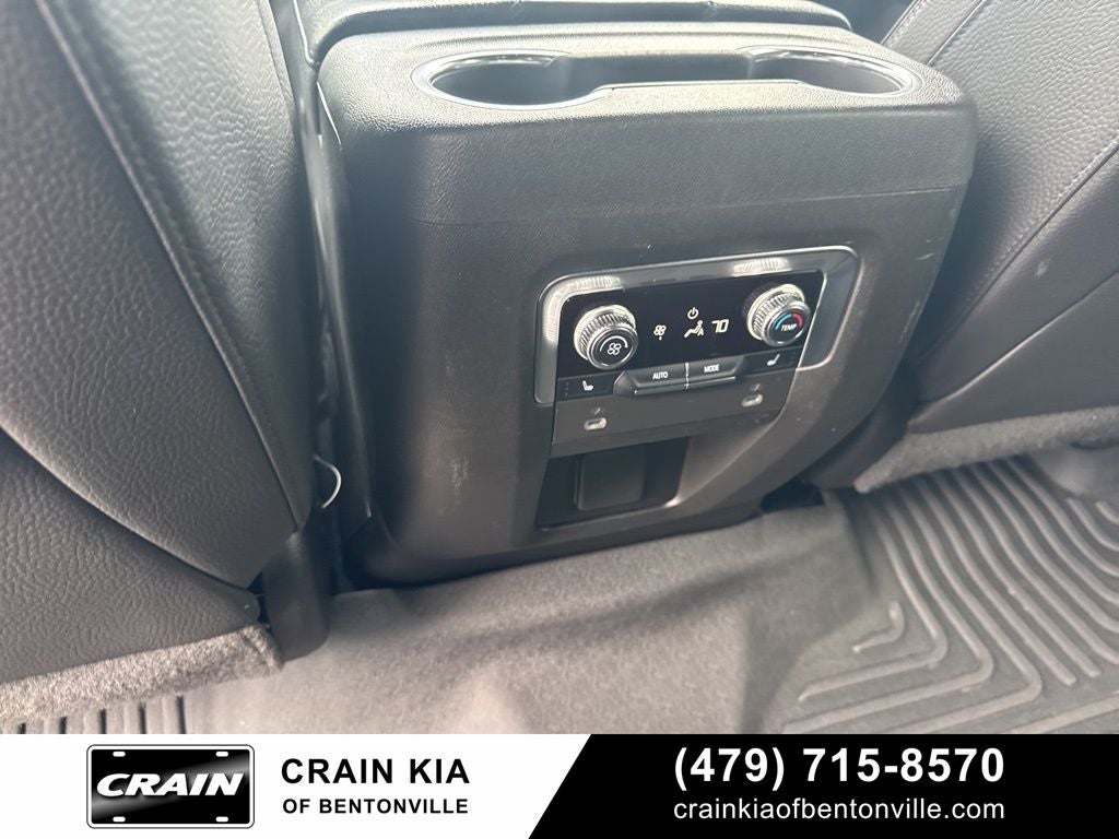 2022 GMC Yukon XL Denali - 4WD / CLEAN CARFAX
