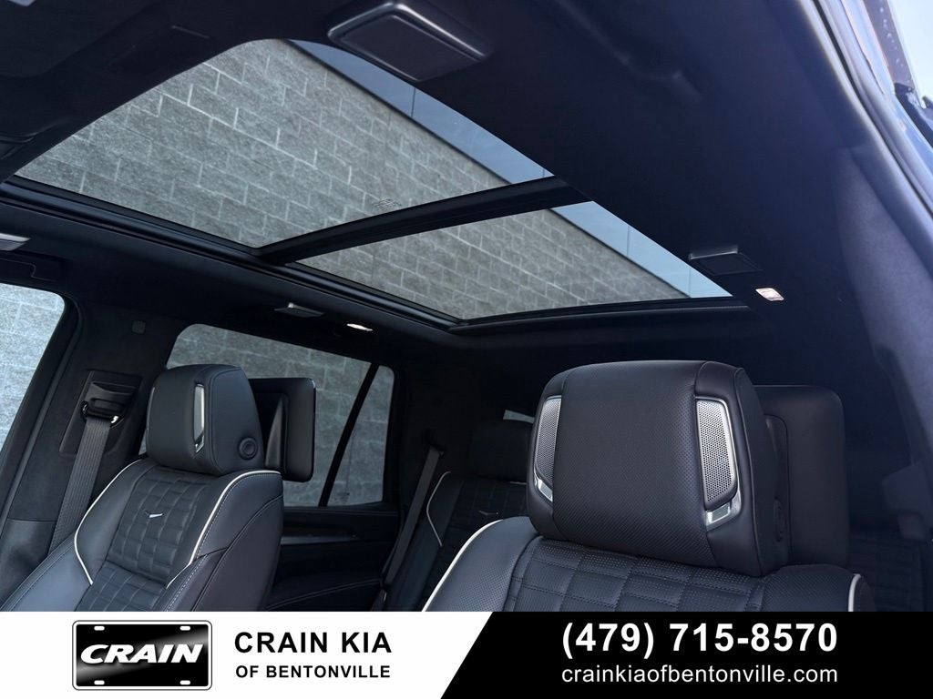 2026 Cadillac Escalade Platinum Sport - 4WD / PANORAMIC SUNROOF / CLEAN CARFAX