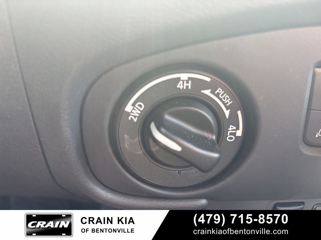 2024 Nissan Frontier PRO-4X - 4WD / SUNROOF / CARFAX ONE OWNER