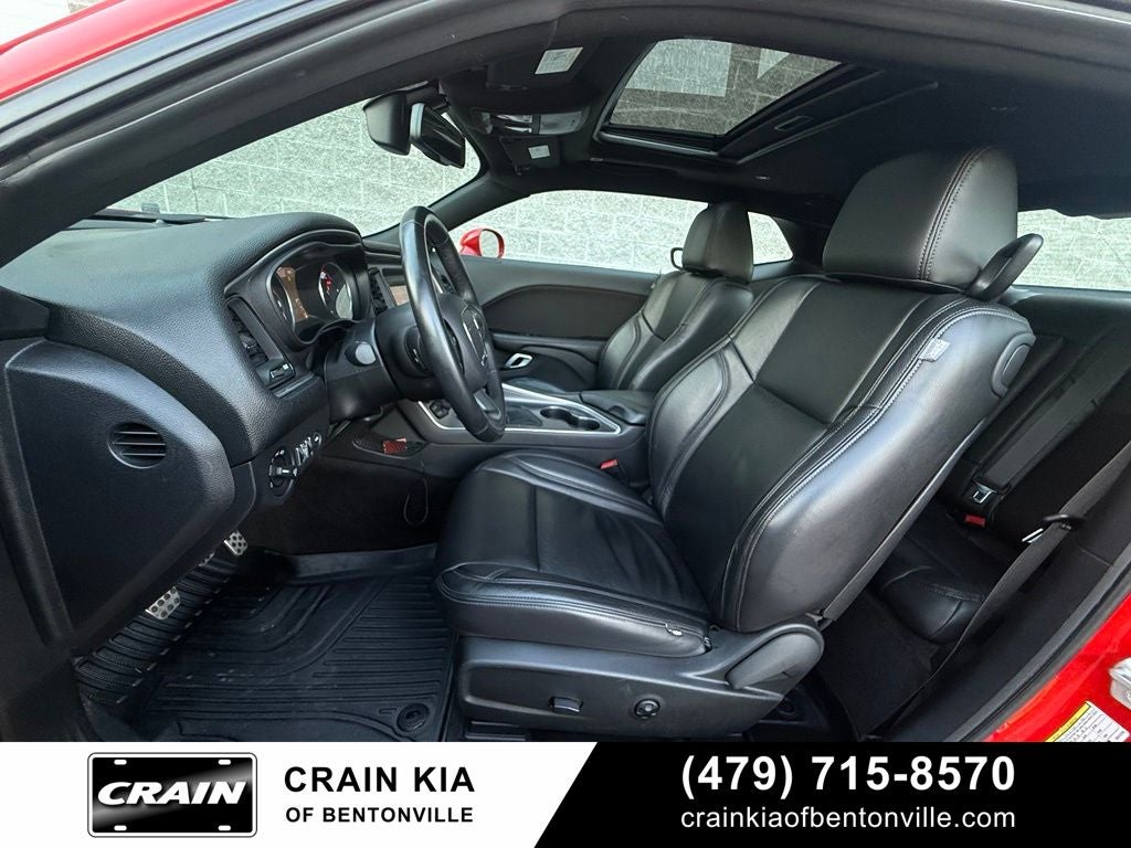 2017 Dodge Challenger R/T - CLEAN CARFAX / SUNROOF