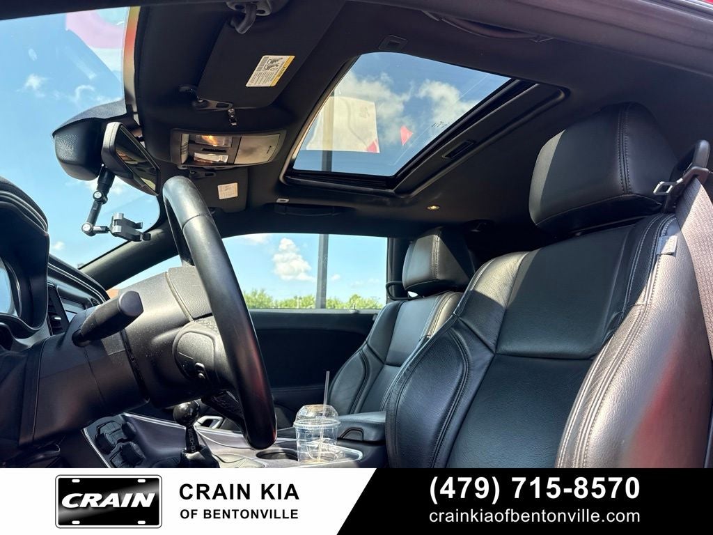 2017 Dodge Challenger R/T - CLEAN CARFAX / SUNROOF