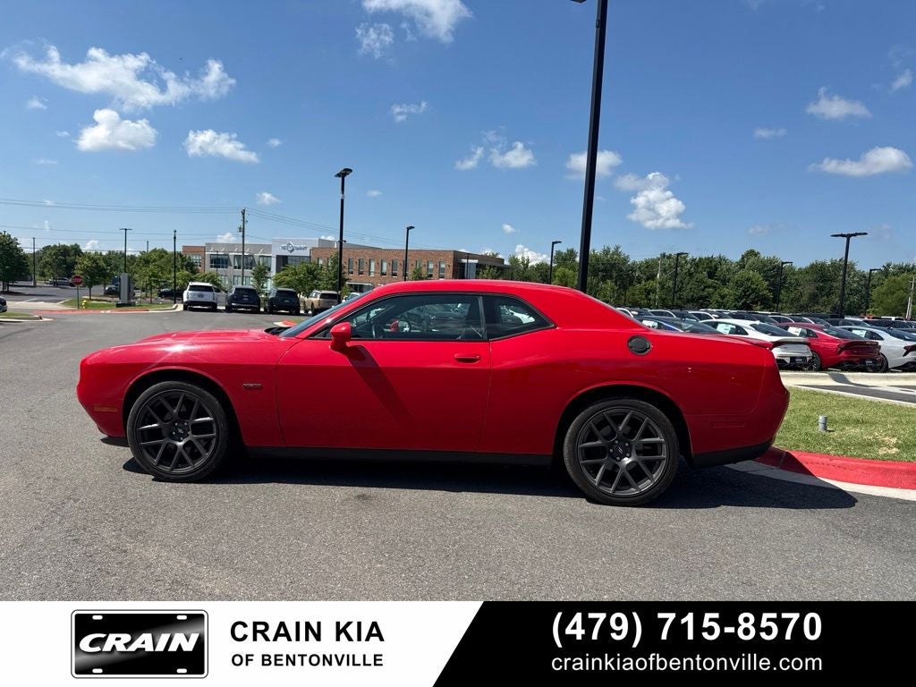 2017 Dodge Challenger R/T - CLEAN CARFAX / SUNROOF