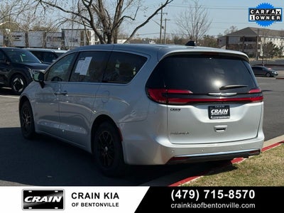 2024 Chrysler Pacifica Touring L - CLEAN CARFAX / ONE OWNER