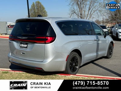 2024 Chrysler Pacifica Touring L - CLEAN CARFAX / ONE OWNER