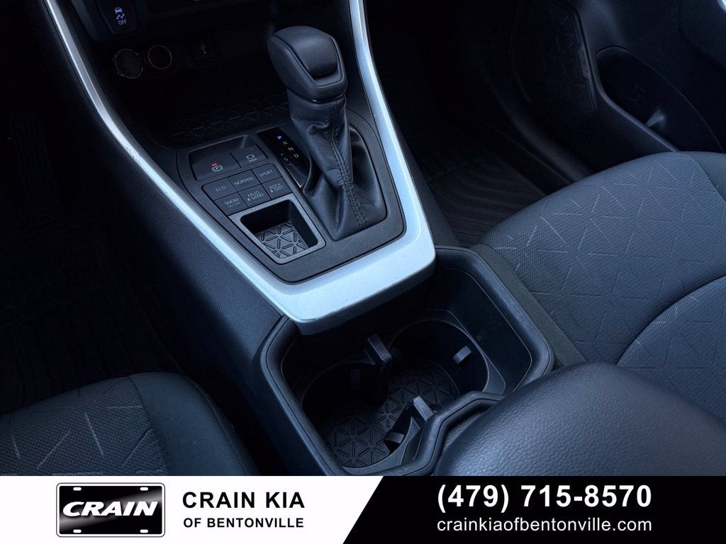 2022 Toyota RAV4 XLE - AWD / CLEAN CARFAX