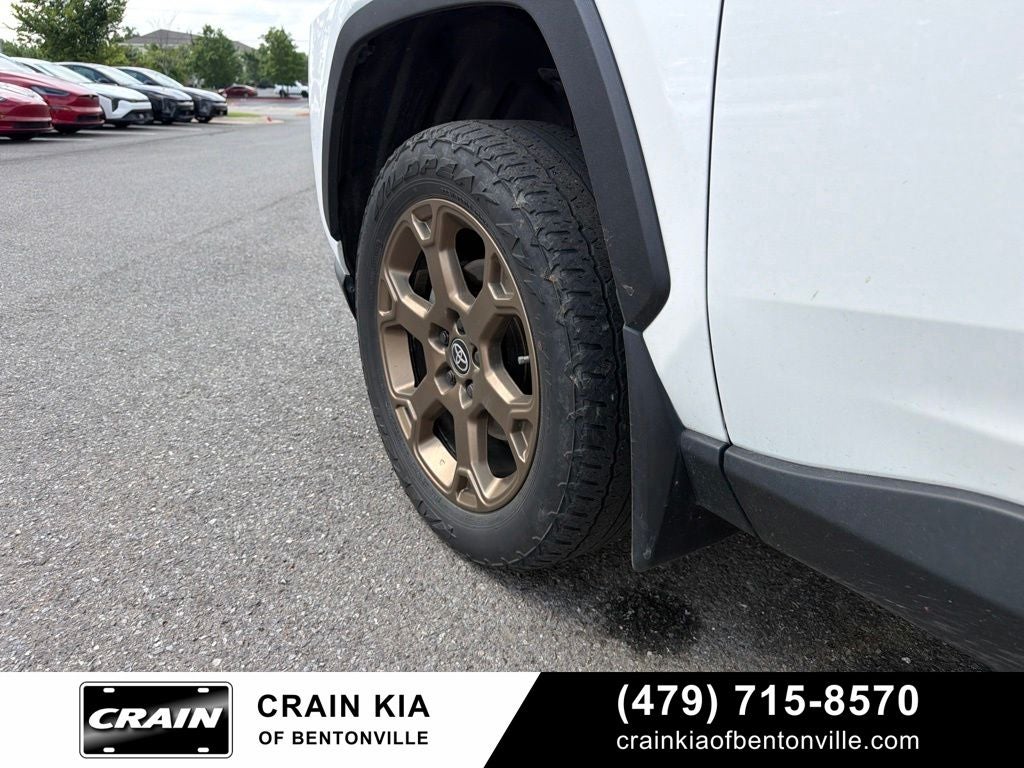 2024 Toyota RAV4 Hybrid Woodland Edition - AWD / CLEAN CARFAX / ONE OWNER