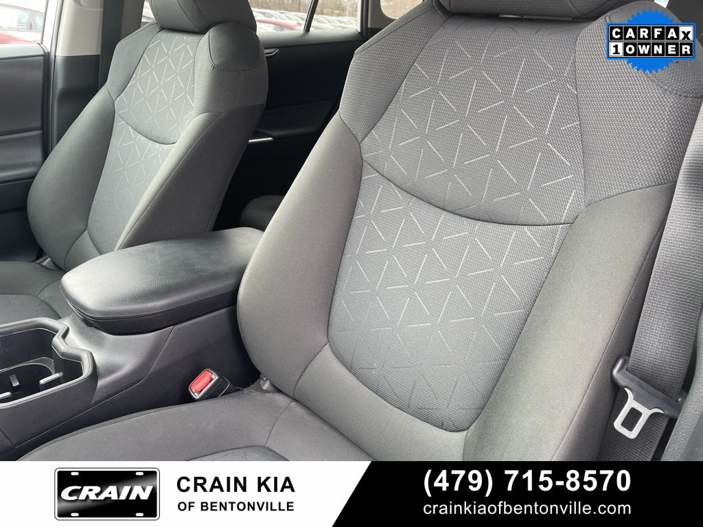 2024 Toyota RAV4 XLE - CLEAN CARFAX / ONE OWNER