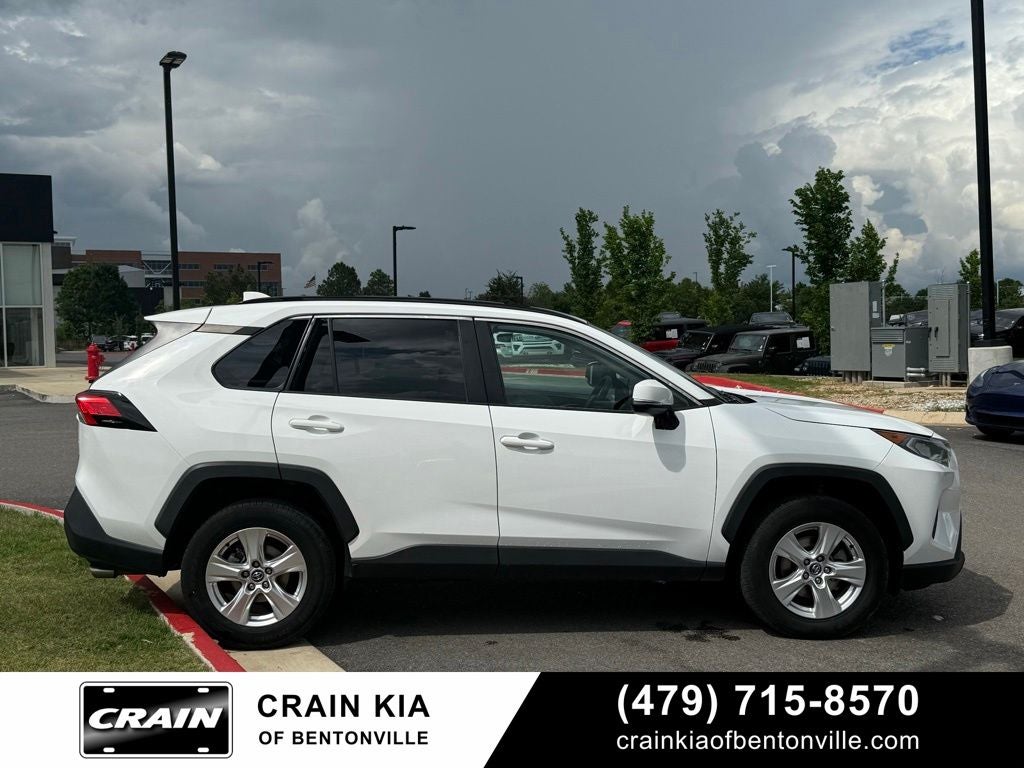 2021 Toyota RAV4 XLE - CLEAN CARFAX HISTORY