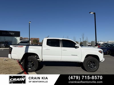 2017 Toyota Tacoma SR V6 - 4WD / LIFTED! / CLEAN CARFAX