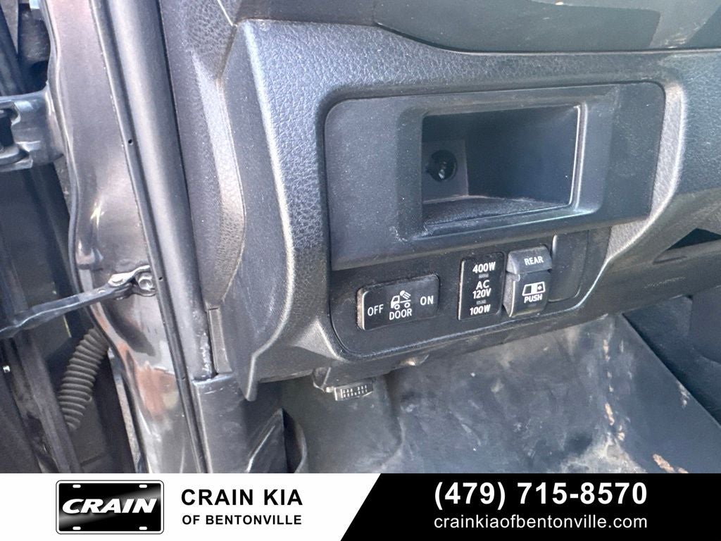 2017 Toyota Tacoma TRD Sport V6 - 4WD / CLEAN CARFAX / LIFTED!