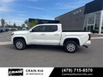 2024 Toyota Tacoma SR5 - 4WD / CLEAN CARFAX