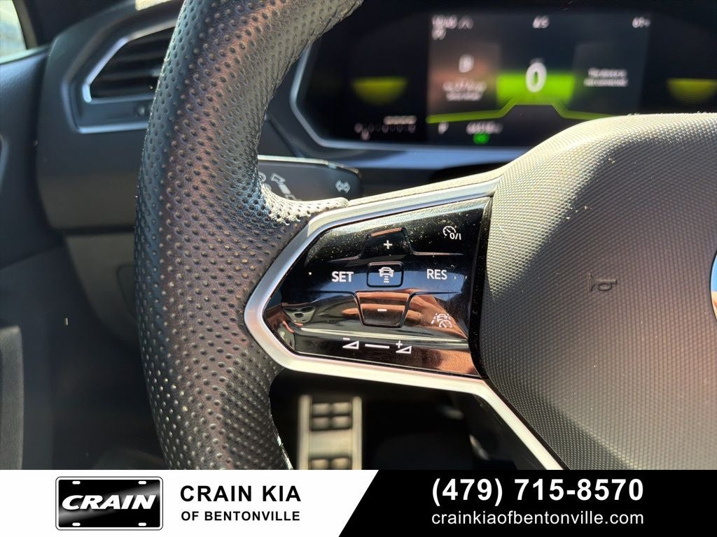 2022 Volkswagen Tiguan 2.0T SE R-Line Black - AWD / PANORAMIC SUNROOF / CLEAN CARFAX