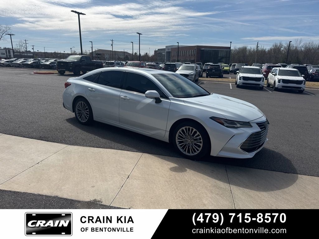 2022 Toyota Avalon Hybrid Limited - SUNROOF / CLEAN CARFAX