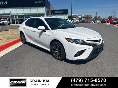 2020 Toyota Camry SE - CLEAN CARFAX / ONE OWNER